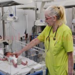 Terapia Intensivă a Neonatologiei din Deva, locul în care Dumnezeu face minuni ajutat de „mâinile îngerilor”