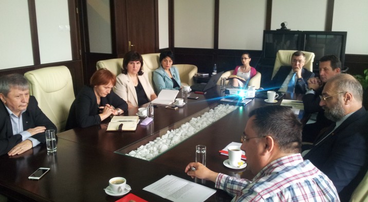 „Grupul de lucru Huilă” de la Ministerul Energiei spune că, în teorie, salvarea CEH se poate doar prin separarea unor active, soluţie care se tot blochează când vine vorba de practică