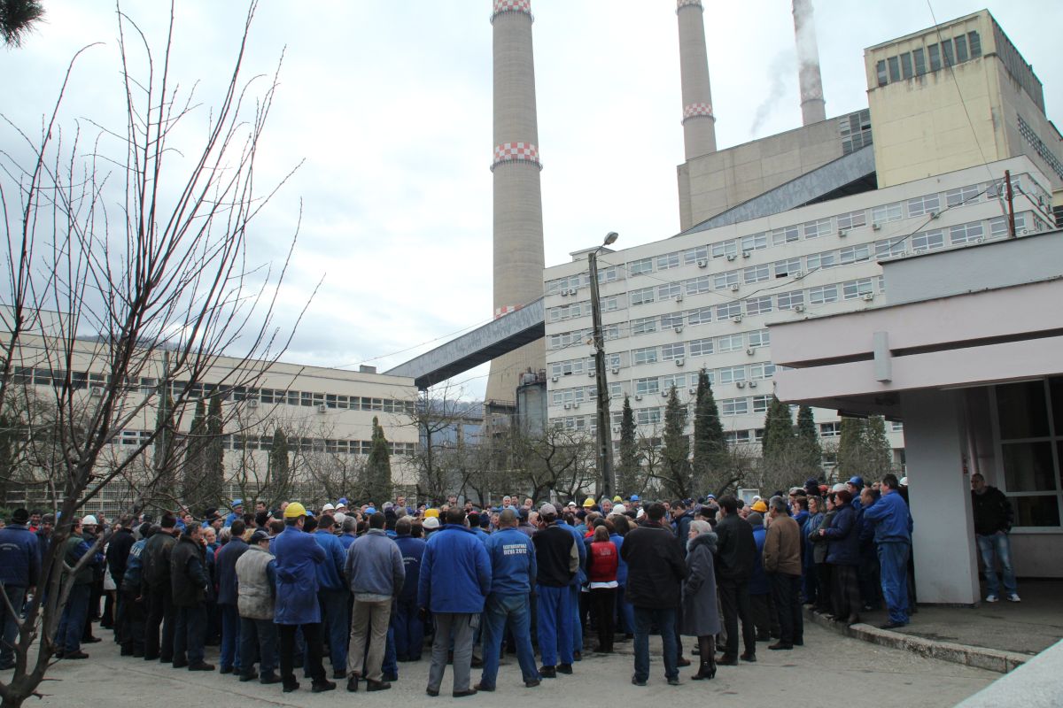 Energeticienii de la Mintia încă mai speră că cineva le va salva locurile de muncă