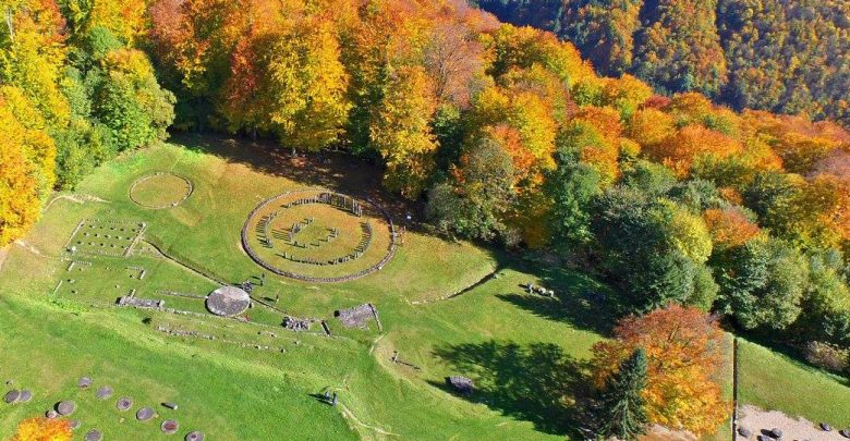 Elevii din satele din Munții Orăștiei vor putea vedea imagini filmate cu drona cu cetățile dacice